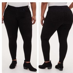 Torrid Bombshell skinny jean premium stretch black size 18 Regular
